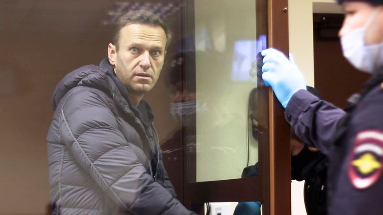 Alexei Navalny au tribunal.  Pic: AP