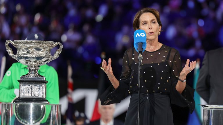 Jayne Hrdlicka, la présidente de Tennis Australia, a été chahutée après avoir évoqué le déploiement de la vaccination.  Pic: AP