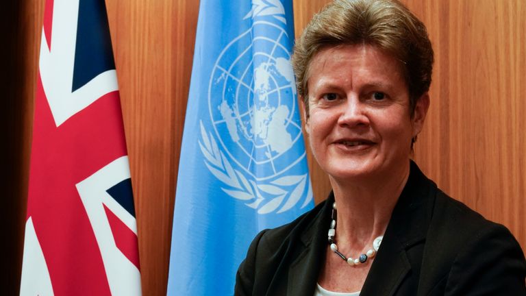 L'ambassadrice britannique aux Nations Unies, Barbara Woodward, pose pour une photo, mardi 5 janvier 2021, à New York.  (Photo AP / Mary Altaffer)