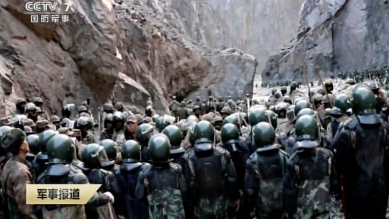   Les troupes indiennes et chinoises s'affrontent dans la vallée de Galwan 
