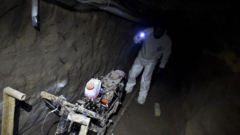 Une moto sur rails a été retrouvée dans le tunnel par lequel El Chapo s'est échappé de prison en 2015