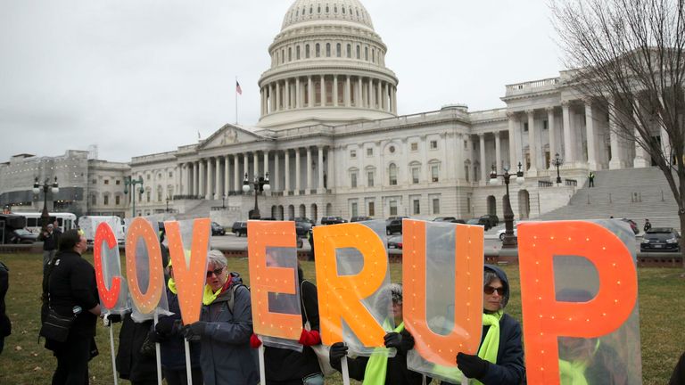Certains sont restés mécontents que M. Trump ait été acquitté en 2020. Pic: AP