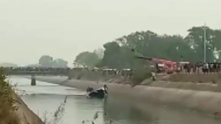 Le bus est tombé dans un canal à Sidhi, Madhya Pradesh
