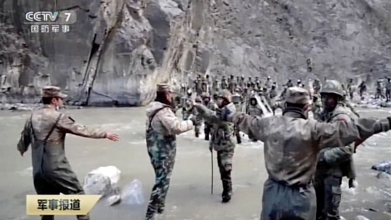 Les troupes indiennes et chinoises s'affrontent dans la vallée de Galwan à la frontière contestée 