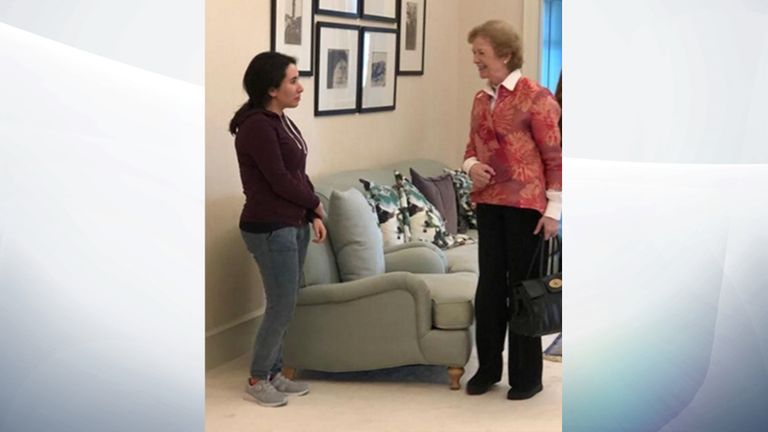 Latifa, à gauche, photographiée avec Mary Robinson.  Pic: Ministère des affaires étrangères et de la coopération internationale des Émirats arabes unis