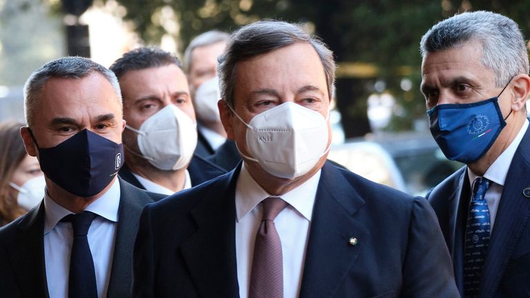 Le Premier ministre italien Mario Draghi (au centre).  Pic: AP