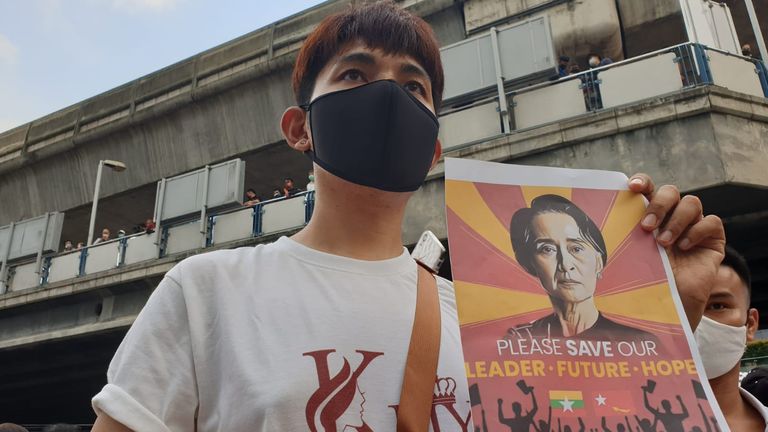 Un commerçant appelé Happy qui avait quitté le Myanmar pour travailler à Bangkok s'est également joint à la manifestation