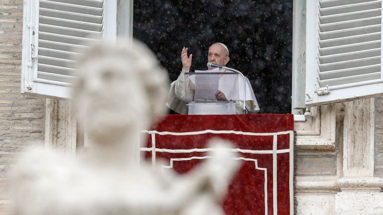 Le pape François prononce sa bénédiction sur la place Saint-Pierre à Rome dimanche.  Pic: AP