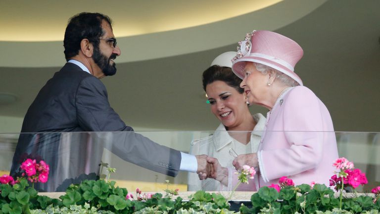 Le cheikh rejoint la reine dans la loge royale à Ascot chaque année