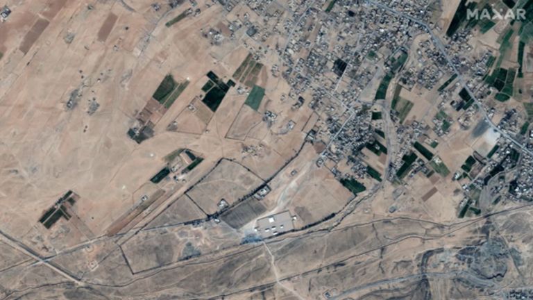 C'est la zone frontalière Syrie / Irak ciblée par les frappes aériennes américaines.  Photo: © 2021 Maxar Technologies