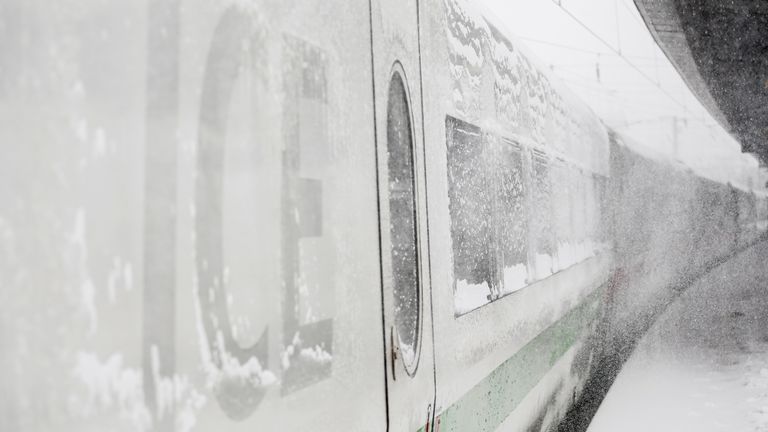 Un train à grande vitesse ICE à la gare principale de Dortmund, Allemagne