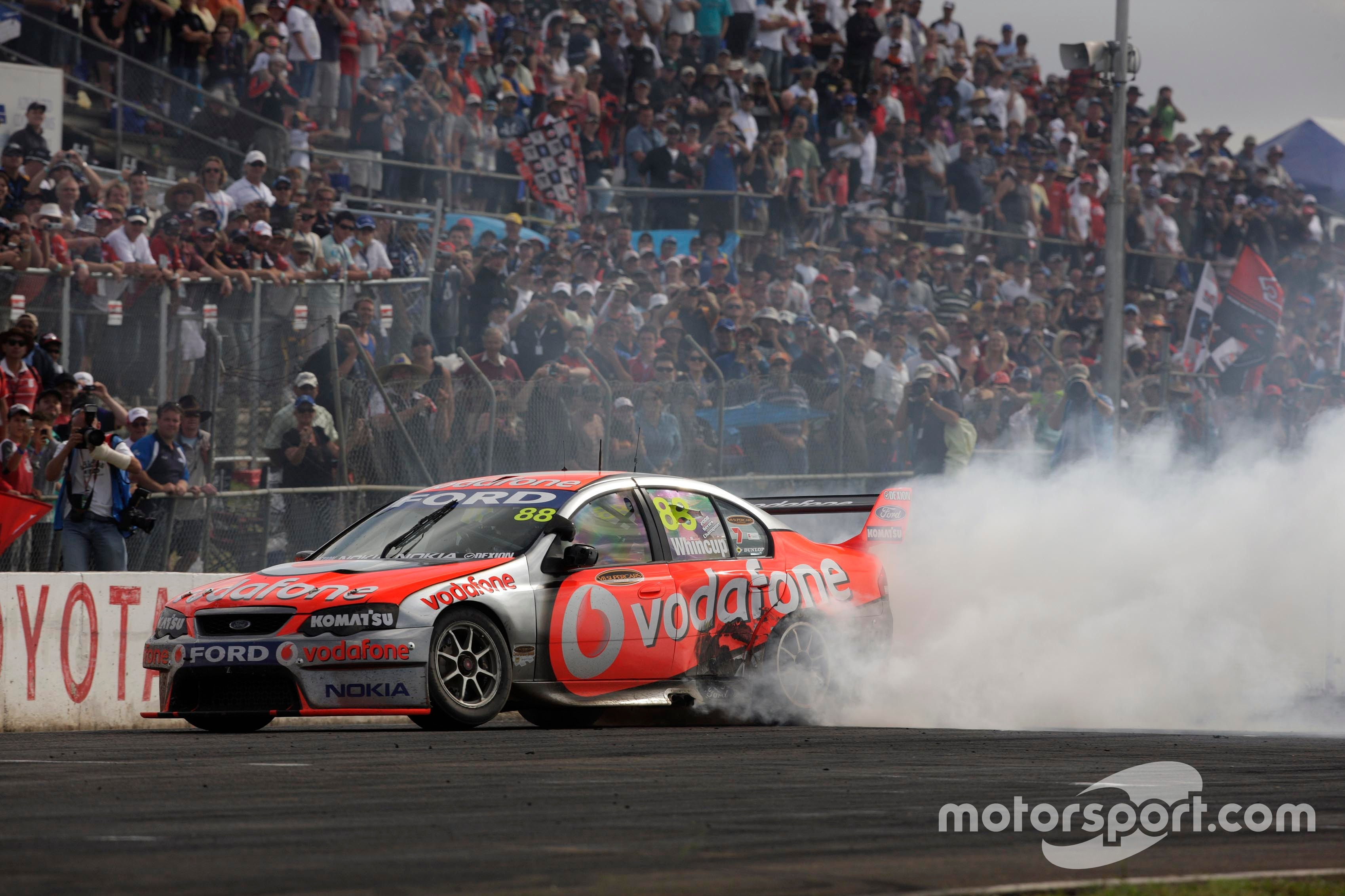 Whincup termine son premier titre de Supercars Pic: LAT / Mark Horsburgh
