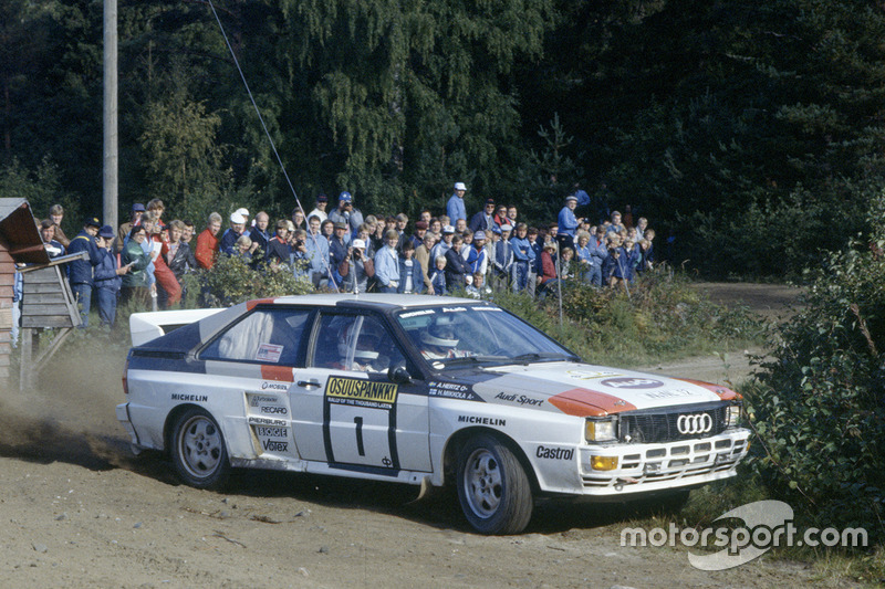 Hannu Mikkola, Arne Hertz et Audi Quattro en route vers la victoire aux 1000 lacs en 1983, l'année où ils ont remporté le championnat. 