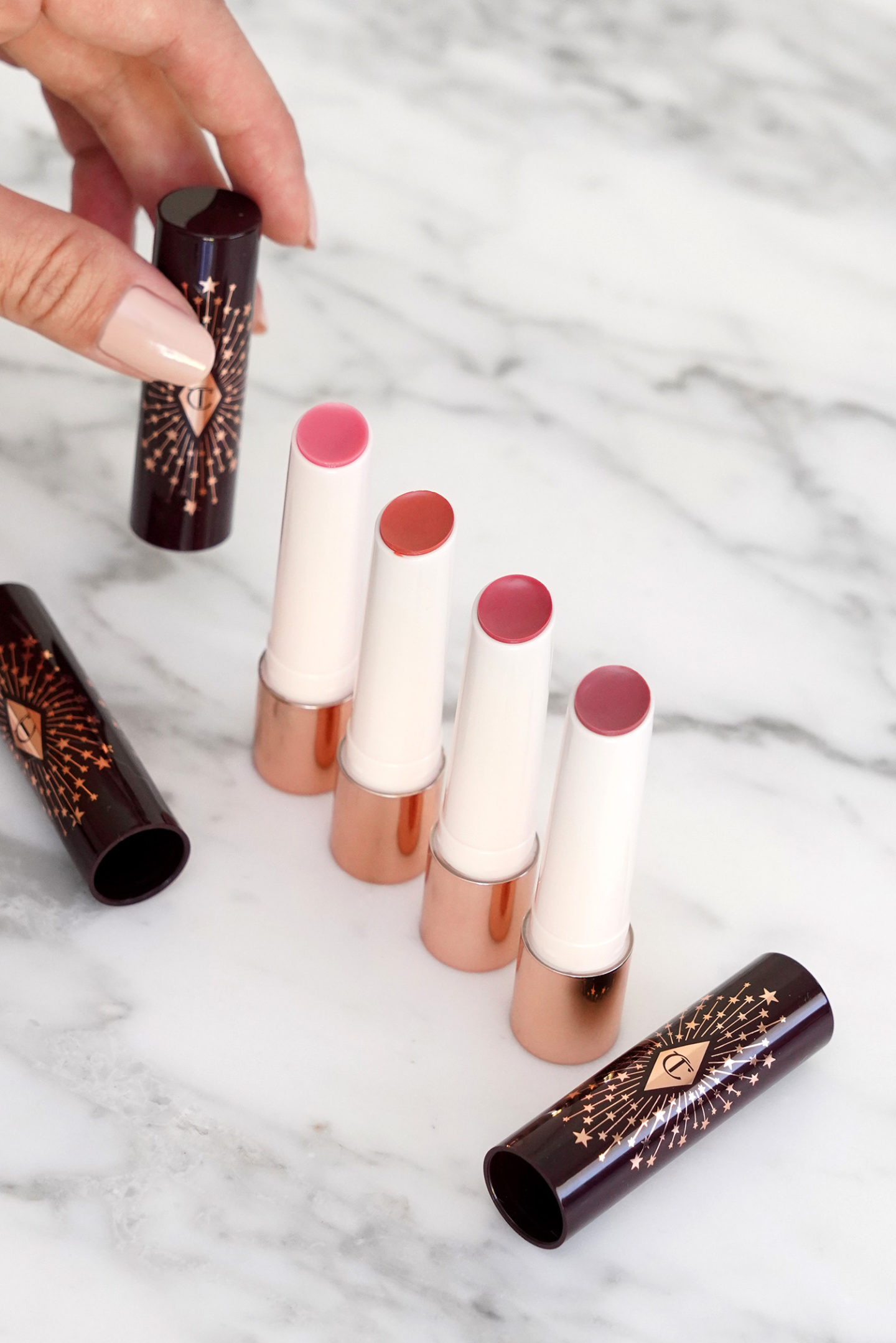 Charlotte Tilbury Hyaluronic Happikiss Baumes de Rouge à Lèvres