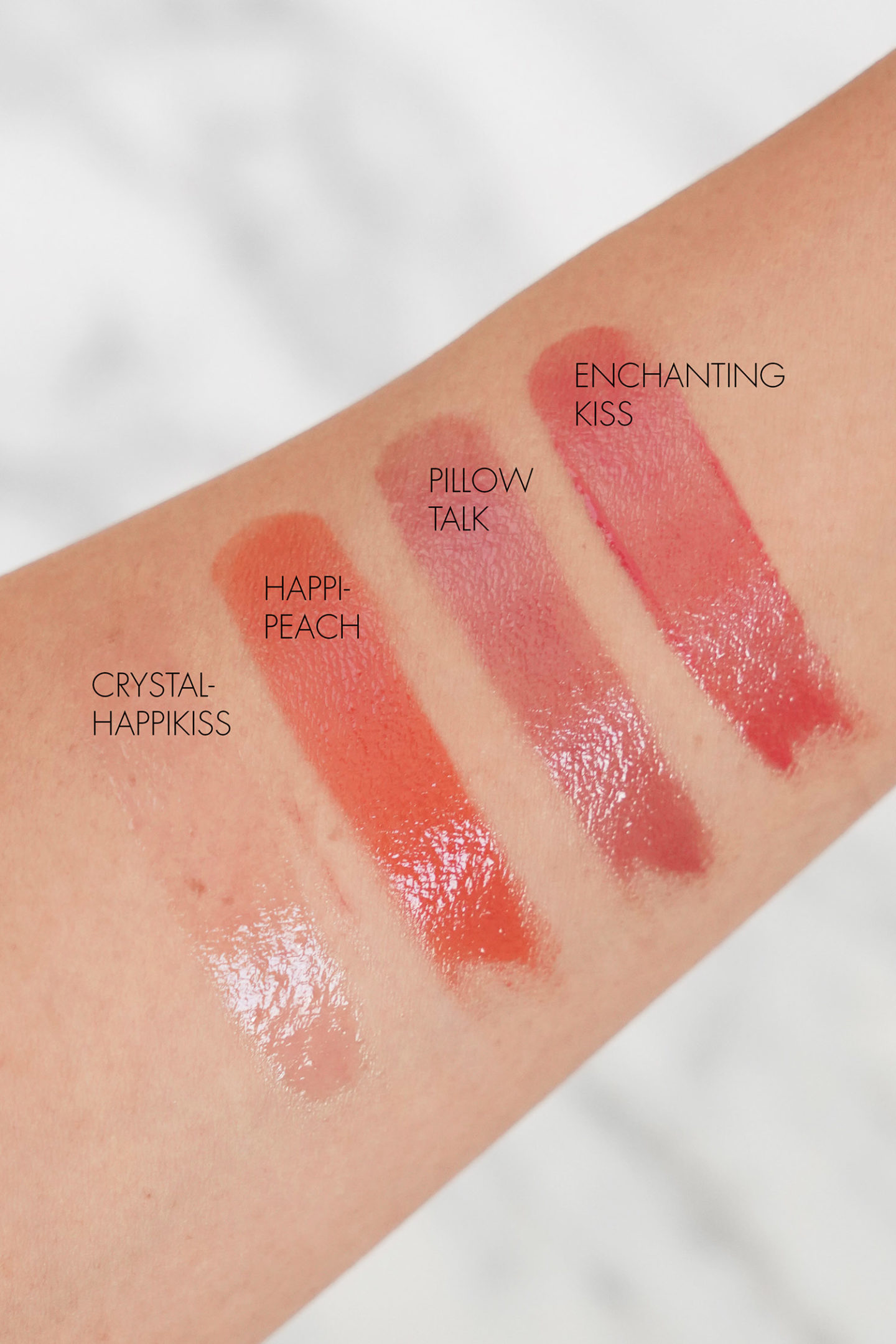 Charlotte Tilbury Hyaluronic Happikiss Lipstick Baumes Swatches