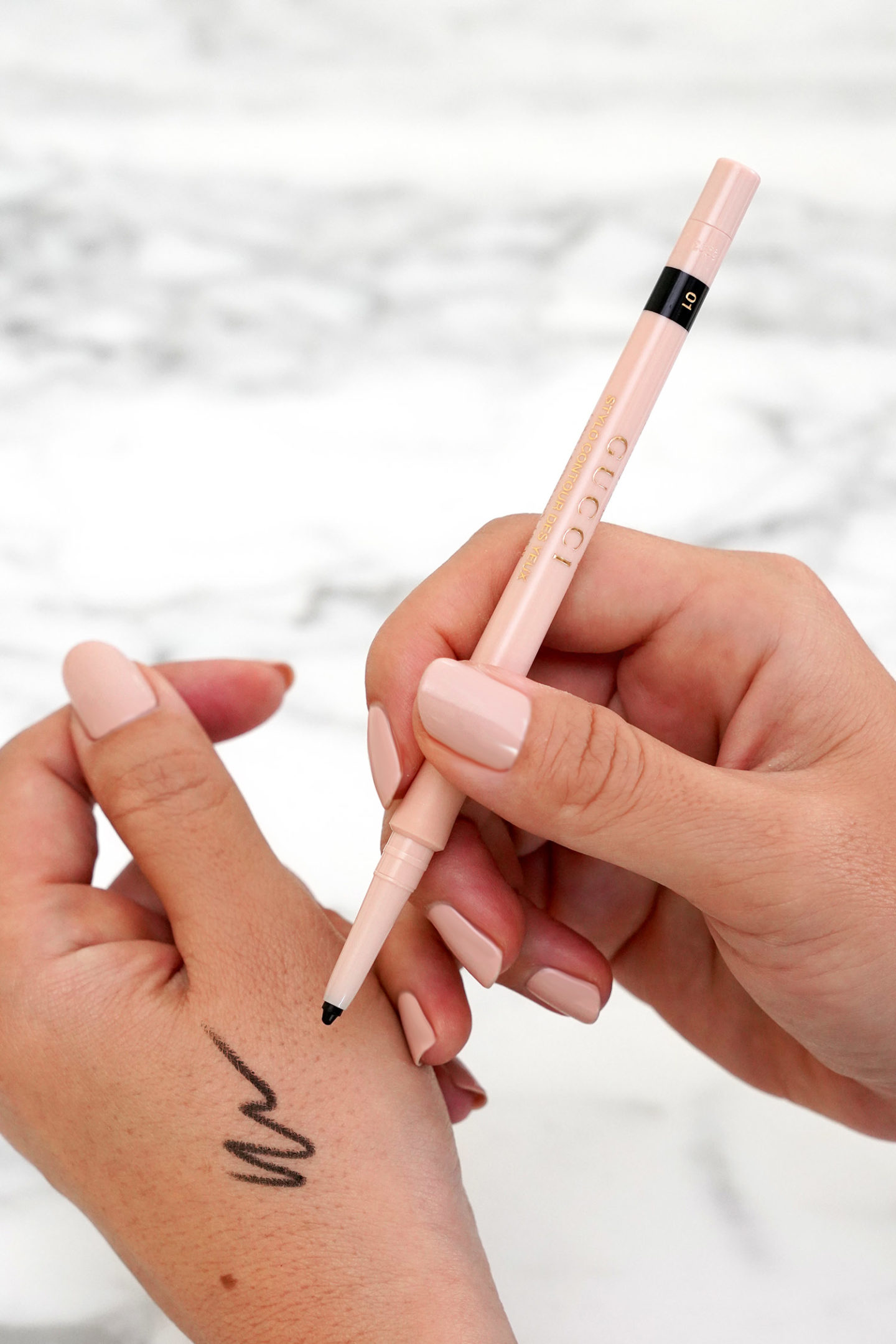 Crayon pour les yeux Gucci Stylo des Yeux en noir