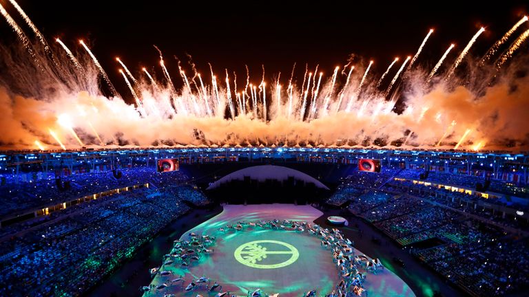 Jeux Olympiques de Rio - Cérémonie d'ouverture - Maracana - Rio de Janeiro, Brésil - 05/08/2016.  Des feux d'artifice explosent lors de la cérémonie d'ouverture. 