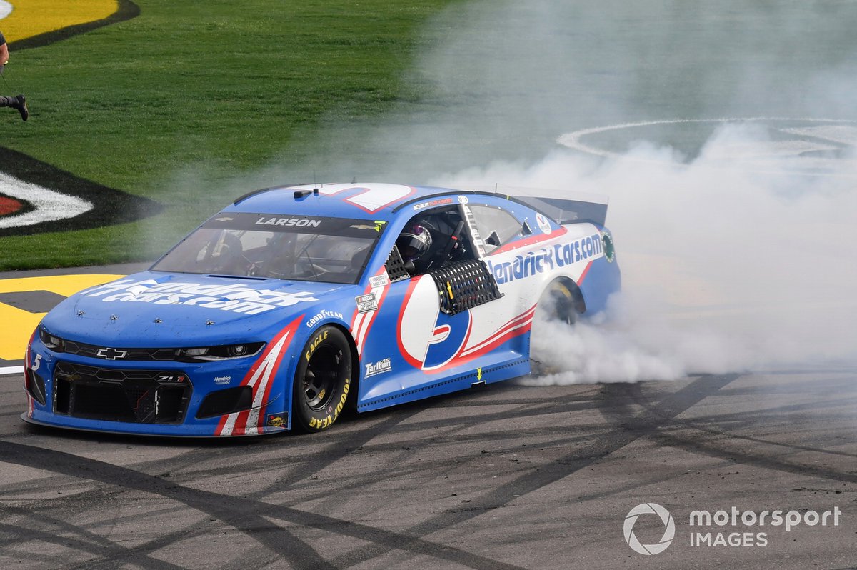 Kyle Larson, Hendrick Motorsports, Chevrolet Camaro HendrickCars.com