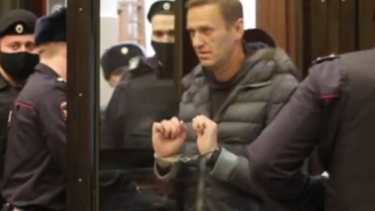 Alexei Navalny vu arriver au palais de justice de Moscou