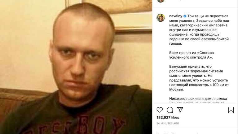 La publication sur le compte Instagram de M. Navalny le montrait avec des cheveux bien coupés.  Pic: Instagram / @ NAVALNY
