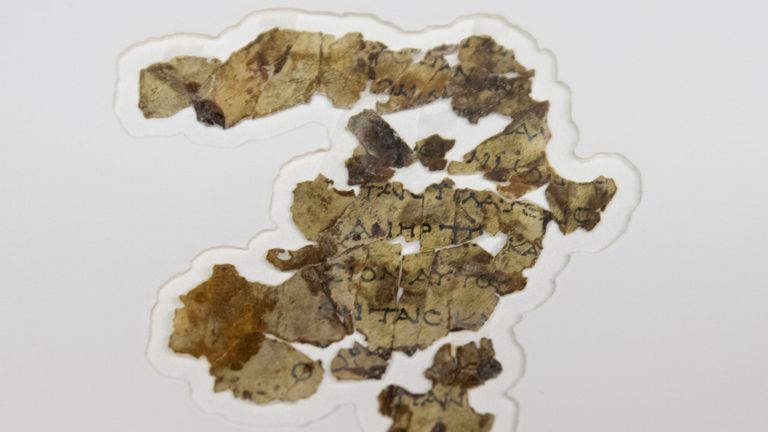Des archéologues israéliens ont découvert des dizaines de nouveaux fragments de manuscrits de la mer Morte dans le désert de Judée
