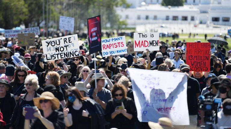 4 mars Les rassemblements de la justice protestent contre le traitement inacceptable des femmes sur le lieu de travail et dans la communauté