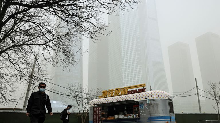 Le quartier central des affaires de Pékin était enveloppé de brume 