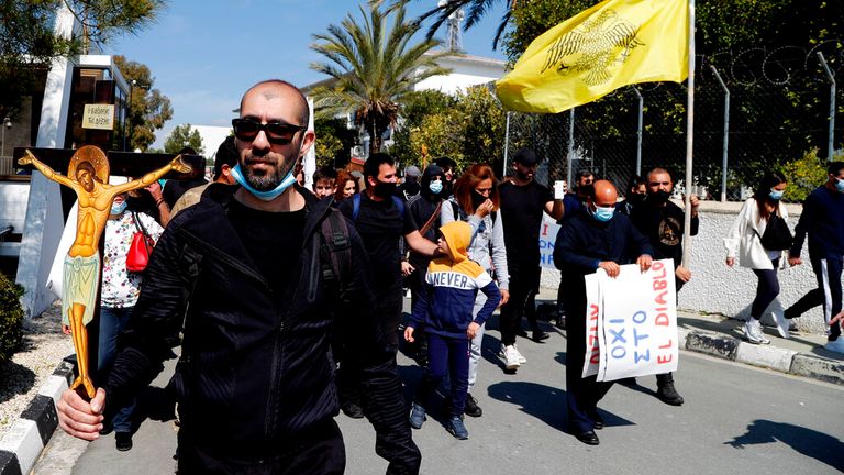 Malgré les protestations, le radiodiffuseur national dit que la chanson ne sera pas retirée