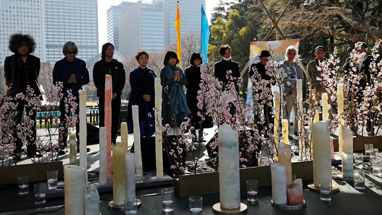 Un service commémoratif a lieu au parc Hibiya à Tokyo
