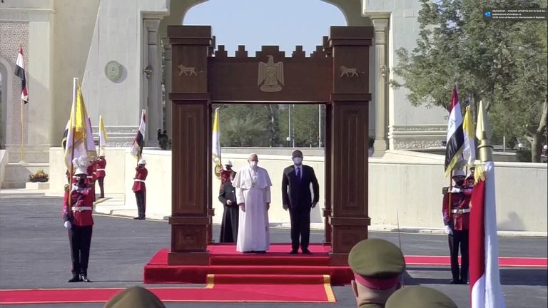 Le pape a été accueilli au palais présidentiel irakien par le président du pays, Barham Salih