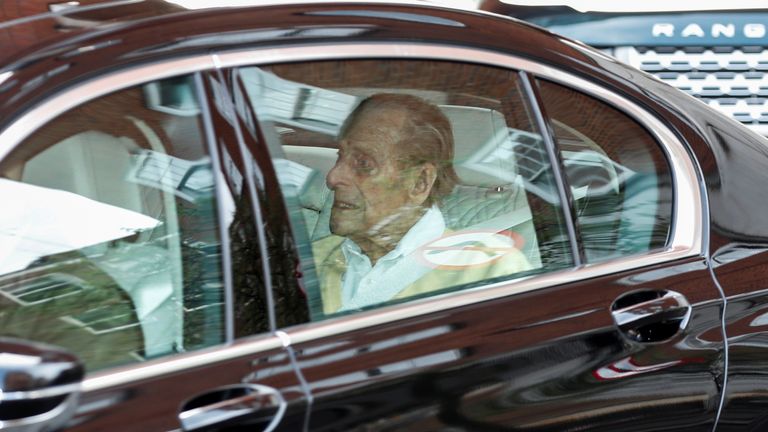 Le prince Philip quitte l'hôpital King Edward VII de Londres