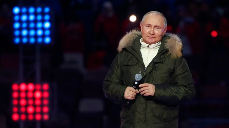 M. Poutine a fait ces commentaires avant d'assister à un événement marquant son annexion de la Crimée.  Pic: AP