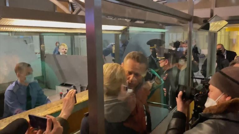 Alexi Navalny a été arrêté après avoir atterri dans un aéroport de Moscou.
