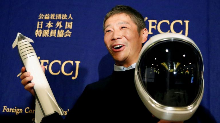 M. Maezawa n'a pas révélé combien il a payé pour le voyage