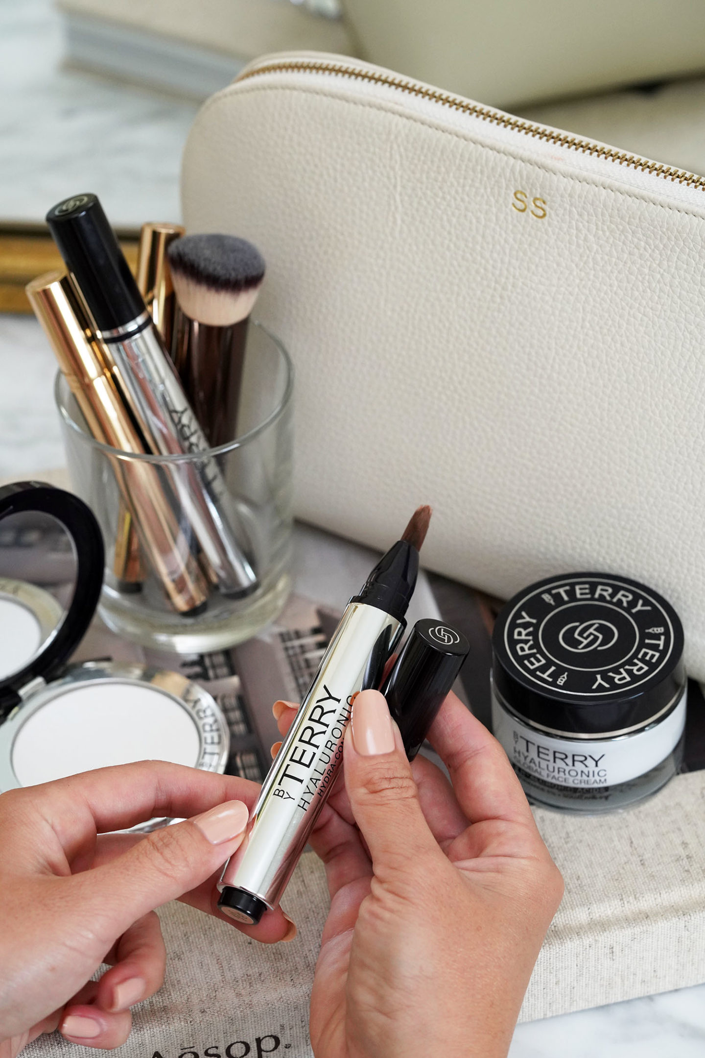 By Terry Hyaluronic Hydra-Concealer 300