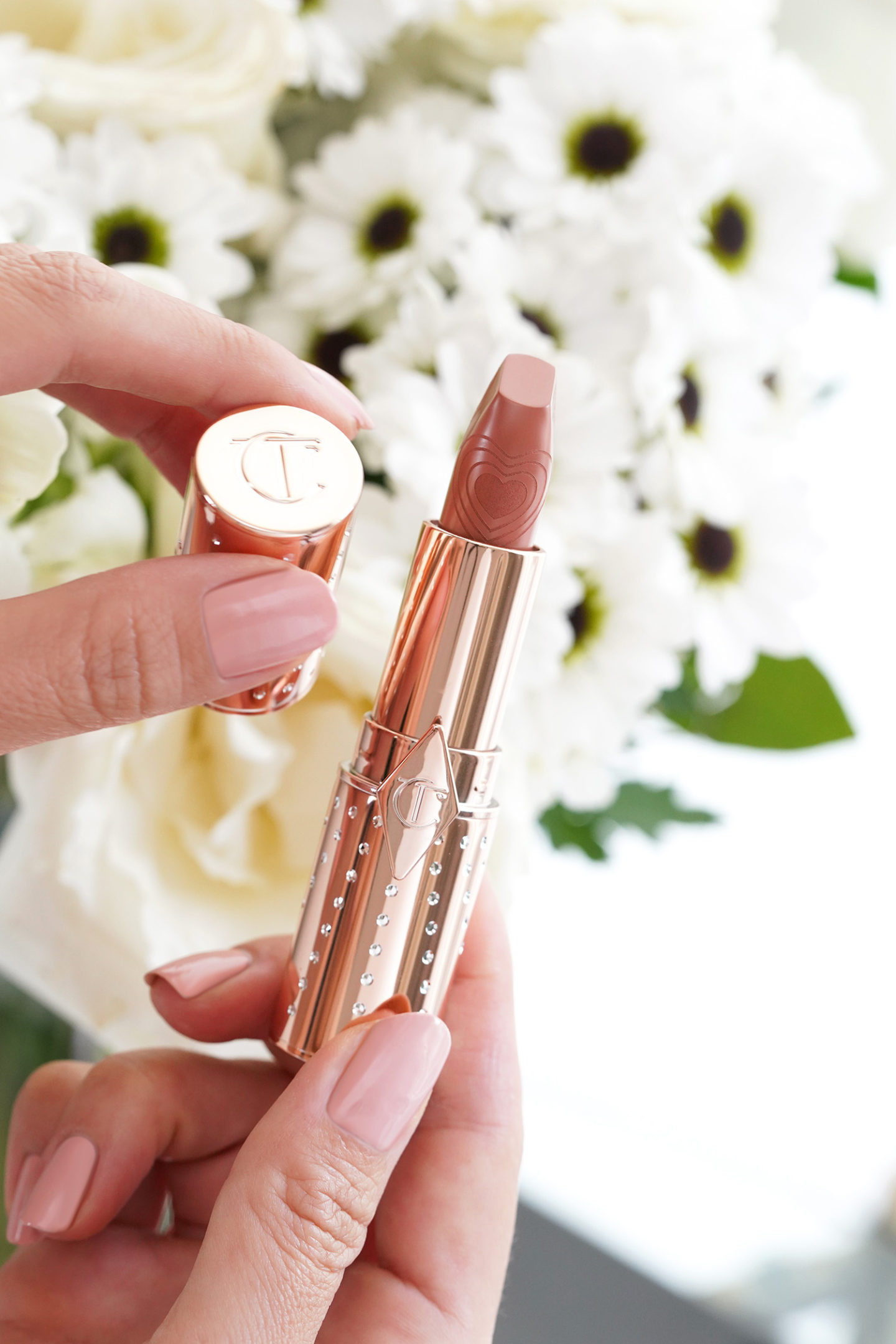 Charlotte Tilbury Lipstick dans Nude Romance 