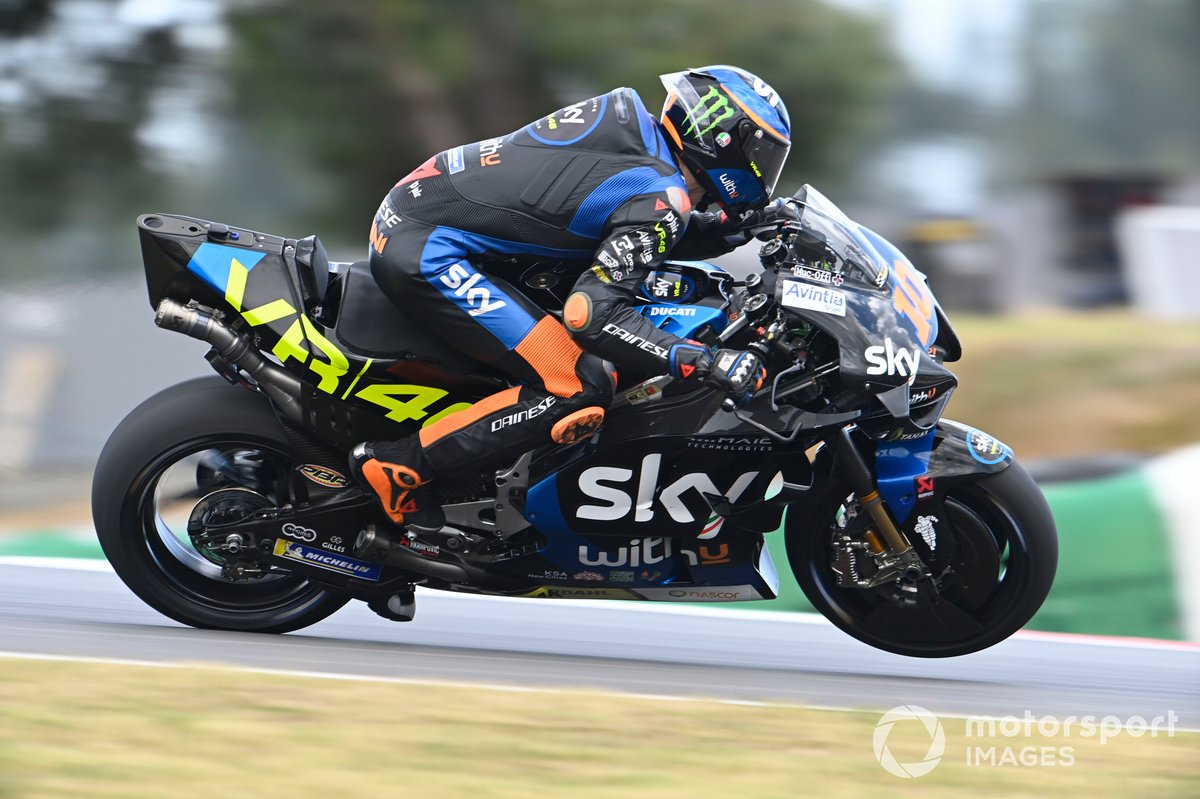 Luca Marini chevauche une Ducati soutenue par VR46