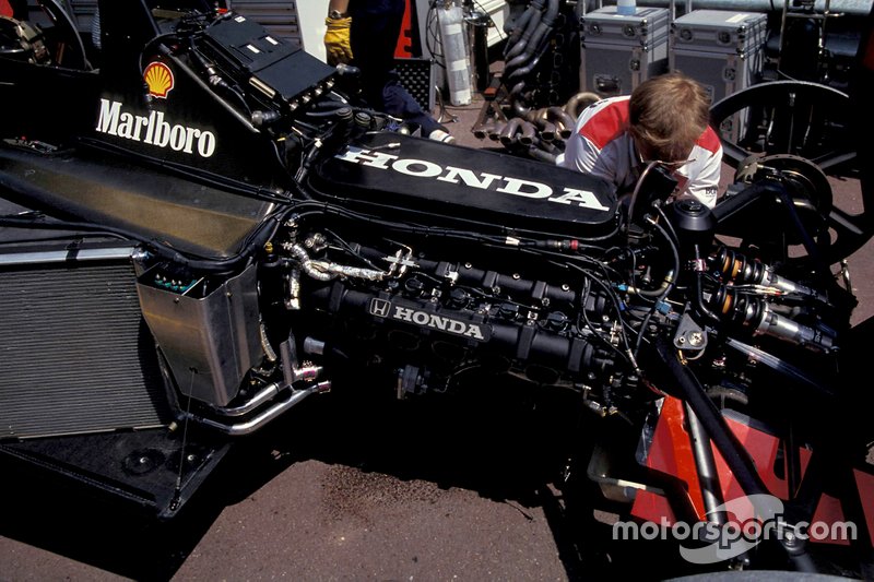 Le moteur Honda de l'une des McLaren MP4-7A.