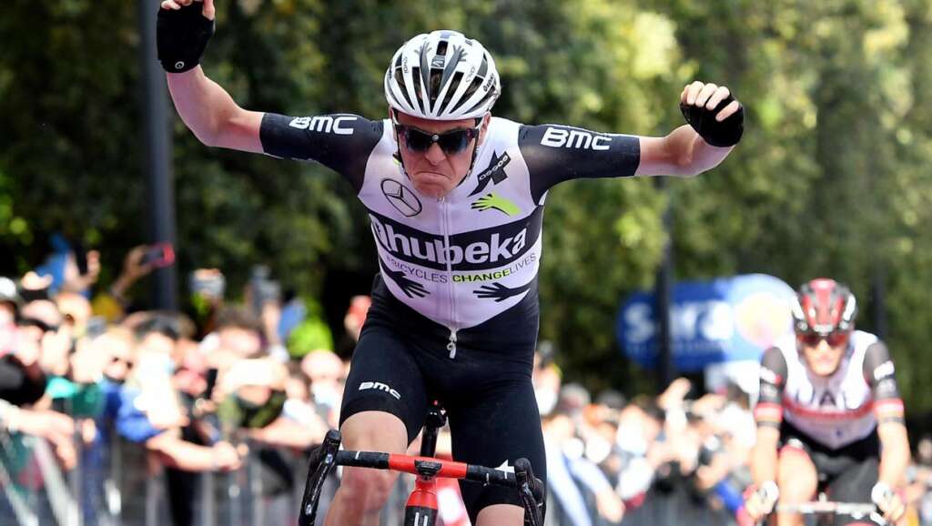 «  Les sections de gravier perfides ont renversé le Giro avec beaucoup de remaniement du top 10  »