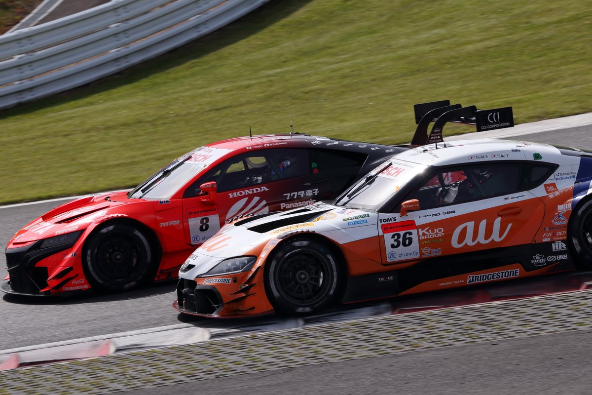 # 36 au TOM'S GR Supra, # 8 ARTA NSX-GT