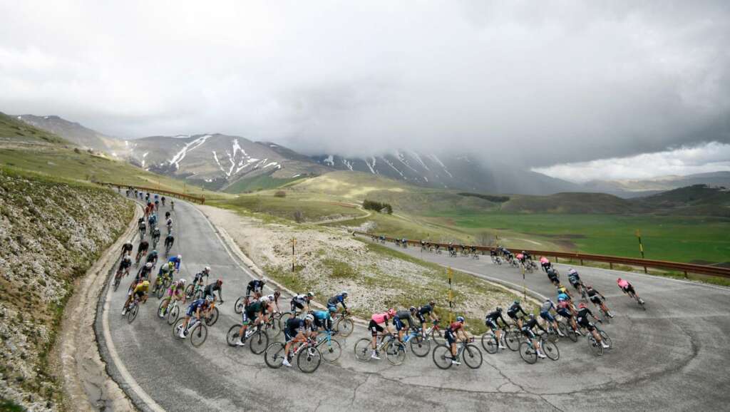 Regarder: Un cycliste percuté en voiture lors de l’étape 6 du Giro d’Italia