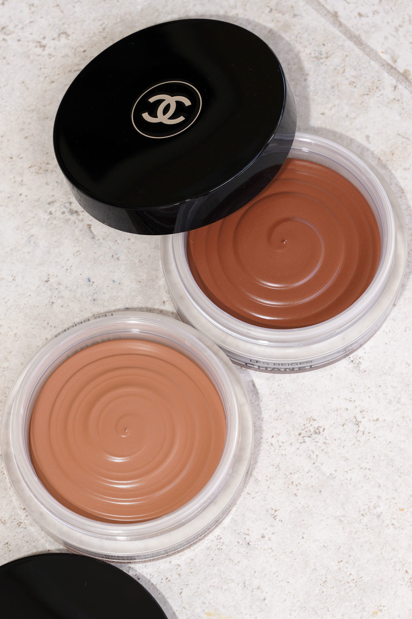 Les Beiges Healthy Glow Bronzing Cream en 390 vs 395