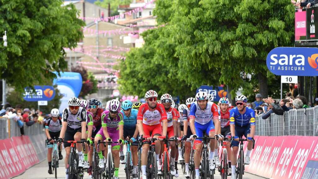 Journal du Giro d’Italia de Nicholas Roche: «  Le vélo de Mohoric s’est cassé en deux et il a renversé le guidon  »