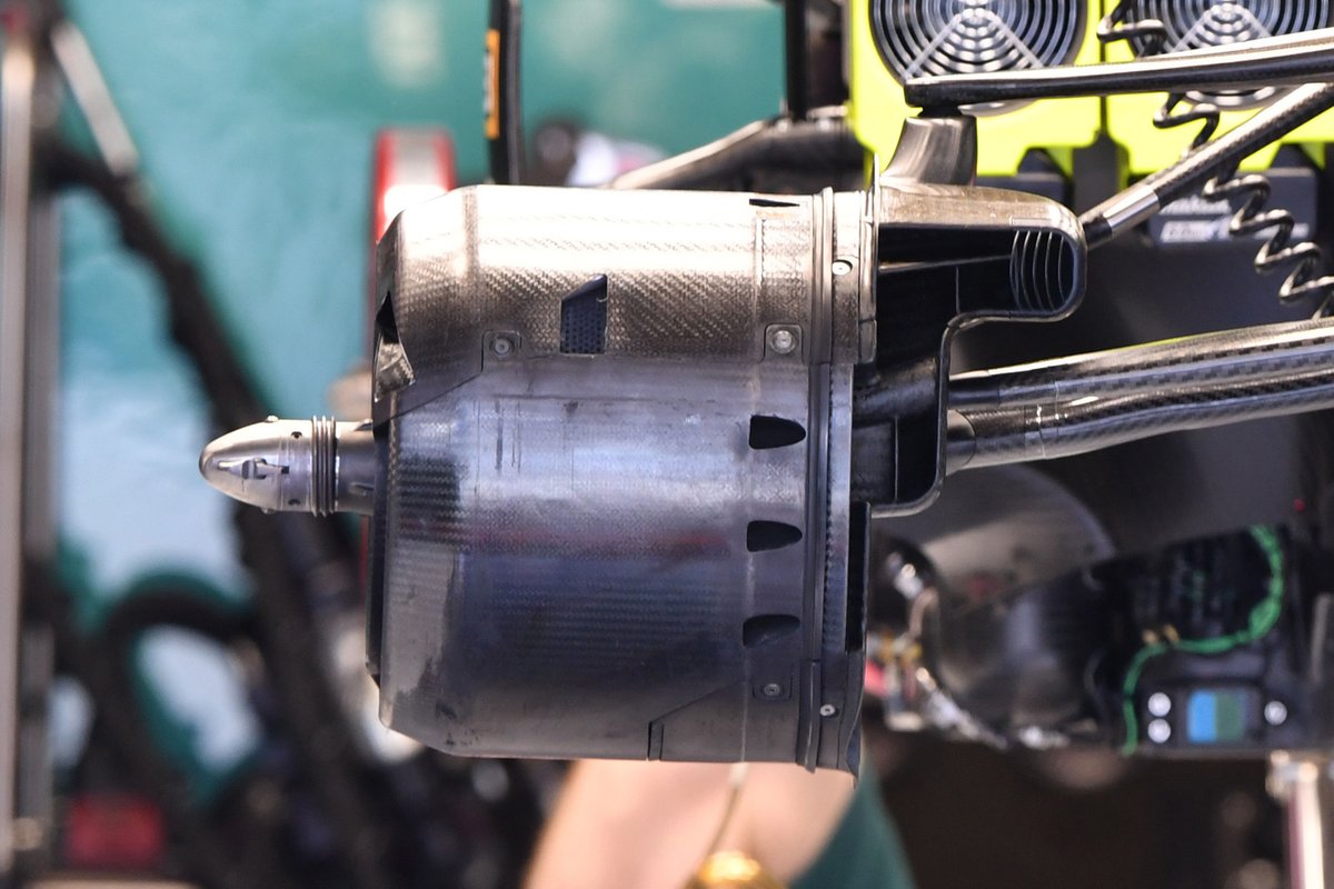 Détail du conduit de frein avant de l'Aston Martin AMR21