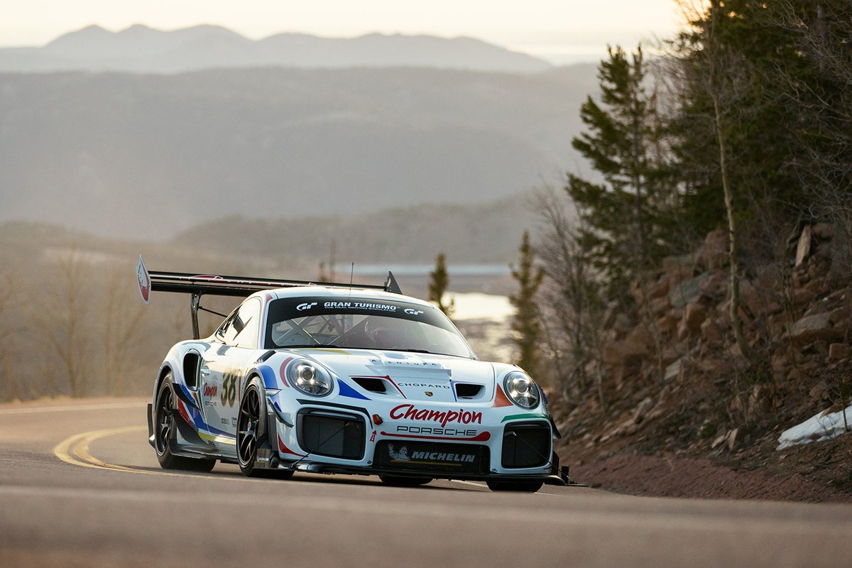Champion Racing Porsche 911 GT2 RS Clubsport