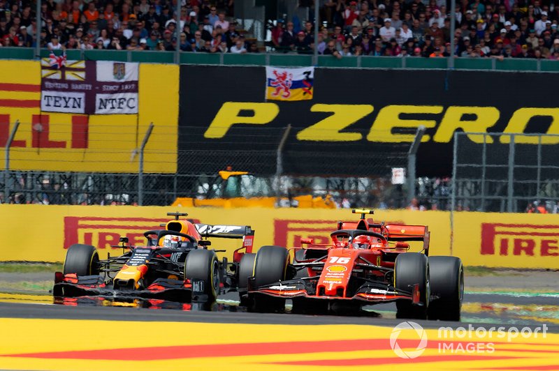 Charles Leclerc mène Max Verstappen au Grand Prix de Grande-Bretagne 2019
