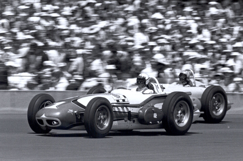 Foyt se dirige vers son premier de quatre triomphes Indy 500
