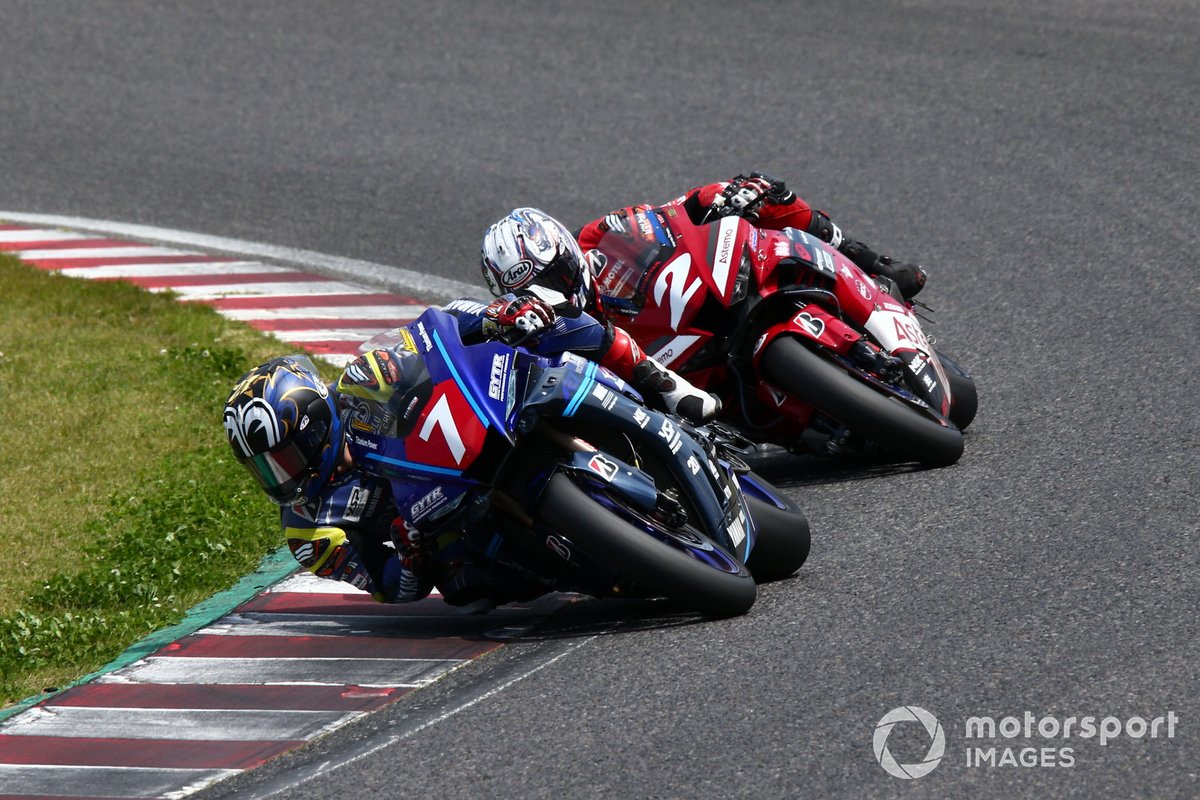 Katsuyuki Nakasuga mène Ryuichi Kiyonari