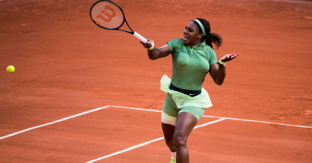 À Roland-Garros, Serena Williams gagne pendant que Roger Federer attend