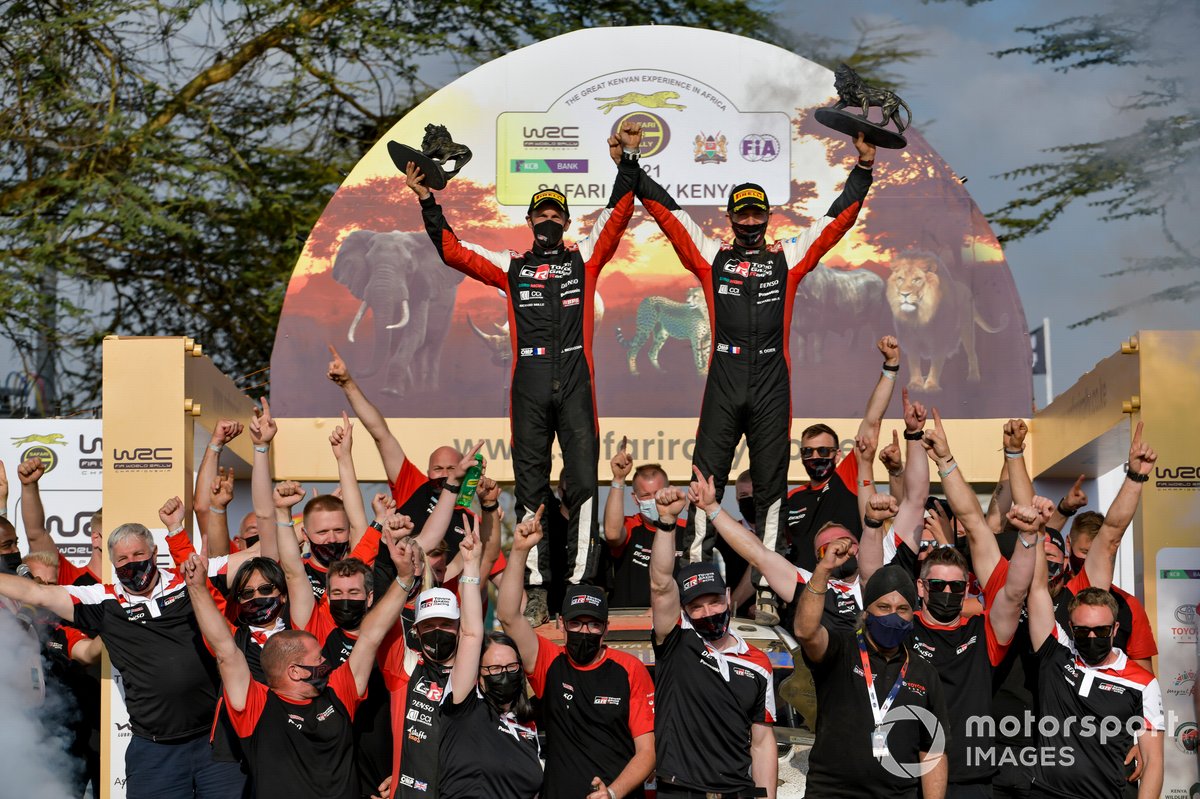 Sébastien Ogier, Julien Ingrassia, Toyota Gazoo Racing WRT Toyota Yaris WRC avec l'équipe